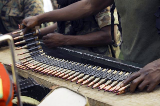 Οι γαλλικές δυνάμεις κατέλαβαν το βασικό αεροδρόμιο της Ακτής Ελεφαντοστού