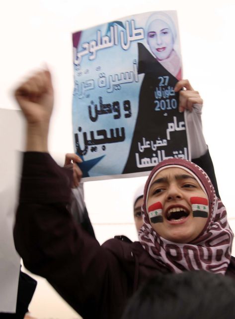 «Ελευθερία» φωνάζουν χιλιάδες πολίτες στους δρόμους της Συρίας