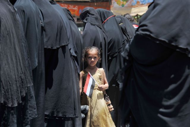 Νεκροί και τραυματίες σε βίαιη καταστολή διαδήλωσης στην Υεμένη