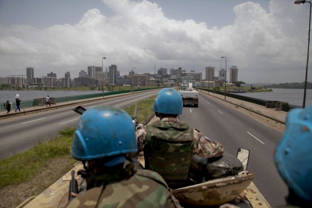 Νέες επιθέσεις από ΟΗΕ και Γαλλία κατά της προεδρικής κατοικίας στην Ακτή Ελεφαντοστού