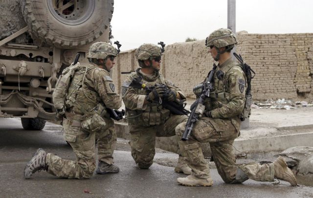 Νεκροί δέκα στρατιώτες σε επίθεση αυτοκτονίας στο Αφγανιστάν