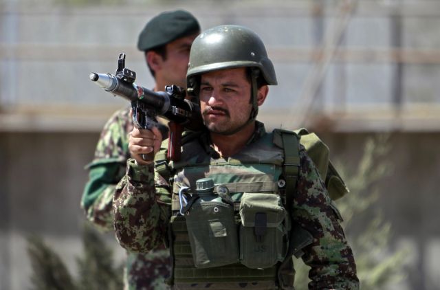 Οι Ταλιμπάν ανοίγουν πυρ στο υπουργείο Άμυνας του Αφγανιστάν