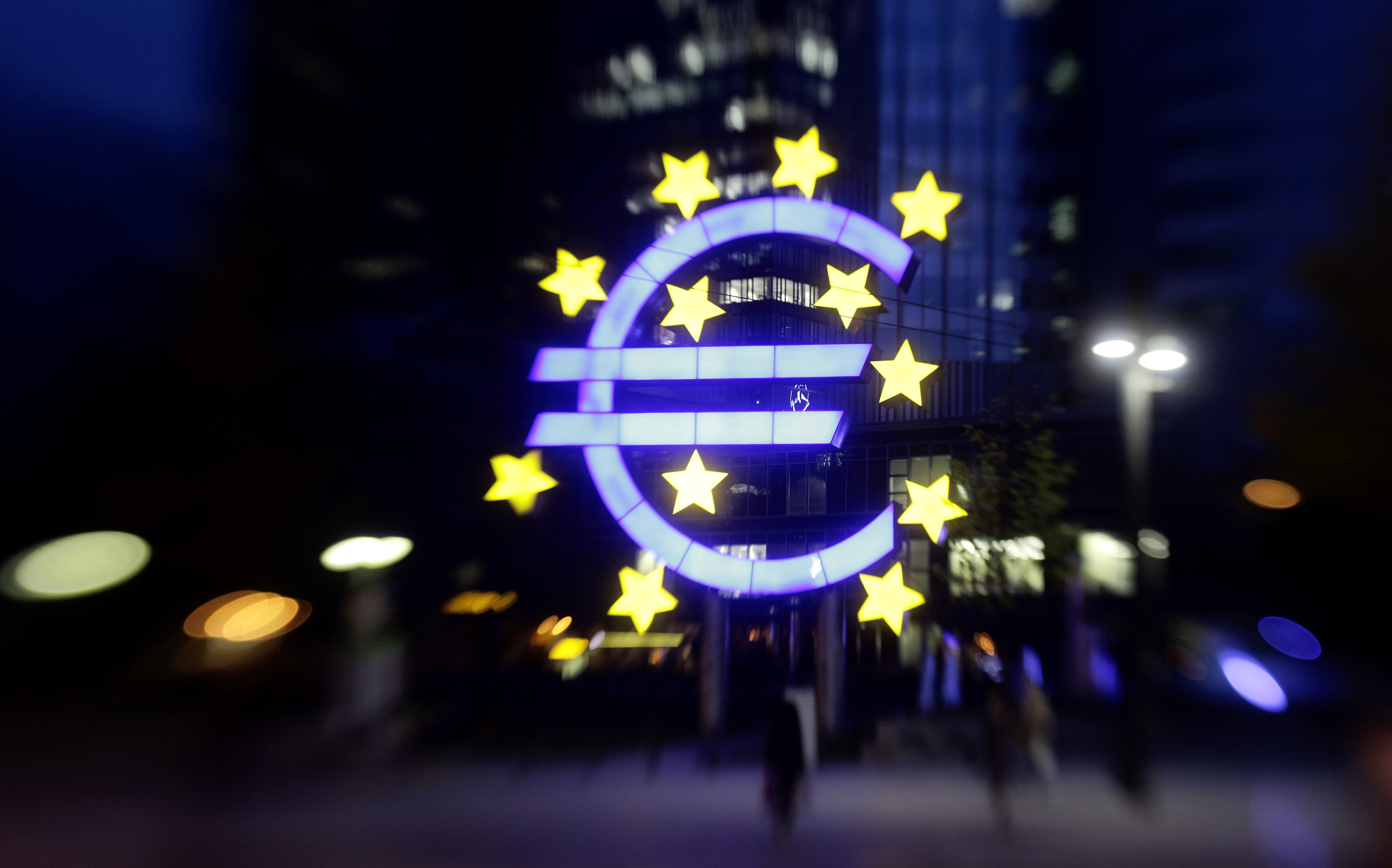 Καθησυχαστικές δηλώσεις Ευρωπαίων αξιωματούχων για το ελληνικό χρέος