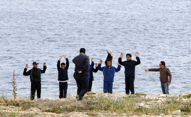 Η Γαλλία δεν θέλει να αναστείλει τη Συνθήκη Σένγκεν, τονίζει το Παρίσι
