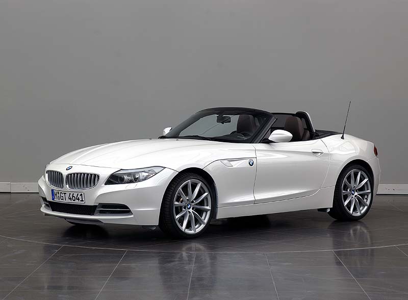 Στη Νέα Υόρκη η «επίσημη πρώτη» της δίλιτρης, υπερτροφοδοτούμενης BMW Z4