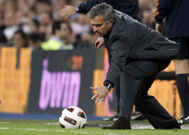 Βαρέθηκε να παίζει με δέκα ο Μουρίνιο, ενώ ο Γκουαρντιόλα δεν ενθουσιάζεται