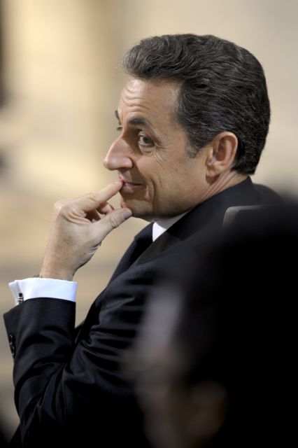 Σε ιστορικό χαμηλό η δημοτικότητα Σαρκοζί ένα χρόνο πριν τις εκλογές