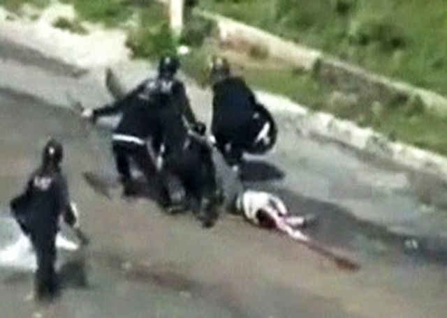 Διαδηλώσεις με δεκάδες νεκρούς συγκλονίζουν και πάλι τη Συρία