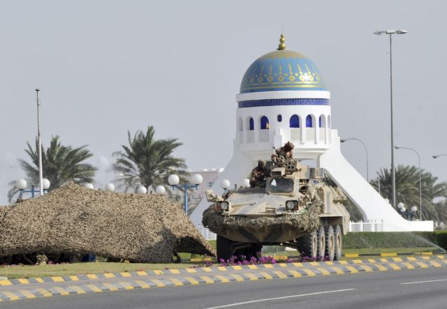 Χρήματα μοιράζει ο σουλτάνος του Ομάν για να «ικανοποιήσει τα αιτήματα» των διαδηλωτών