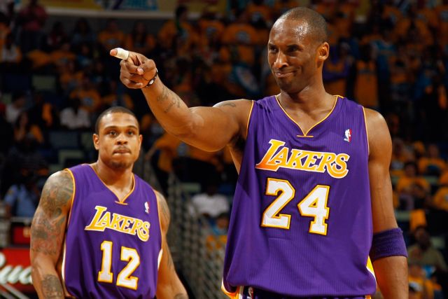 Το 2-1 έκαναν Λέικερς και Χοκς, το 3-0 οι Σέλτικς