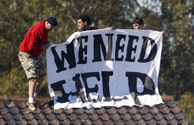 Εννέα κτίρια πυρπόλησαν προσφύγες που ζητούν άσυλο στην Αυστραλία