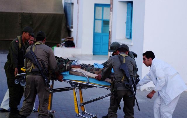 Επίθεση των δυνάμεων του Καντάφι σε μεθοριακή πόλη της Τυνησίας