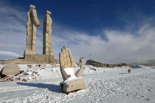 Ξεκίνησε η διάλυση του «Μνημείου της Ανθρωπότητας» στα σύνορα Τουρκίας-Αρμενίας