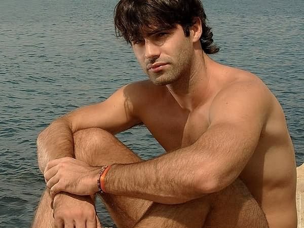 Άνδρες με λιγότερο αρρενωπό πρόσωπο αλλά σκούρο δέρμα, προτιμούν οι γυναίκες