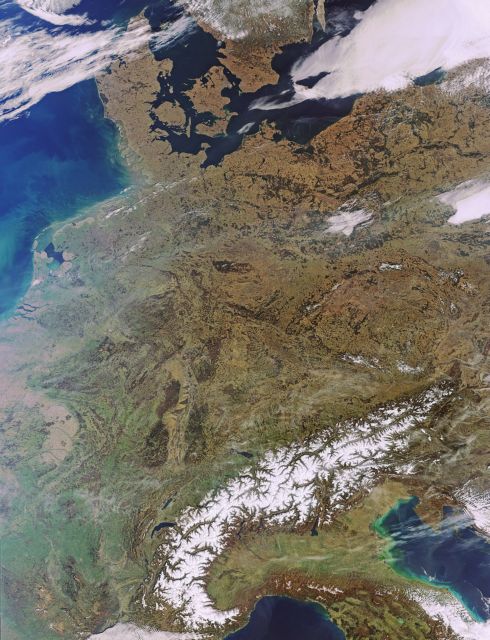 H Ευρώπη από το διάστημα μια ανέφελη μέρα του Μαρτίου