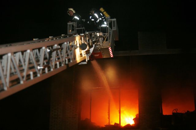 Πυρκαγιά σε μηχανουργείο στο Νέο Κόσμο