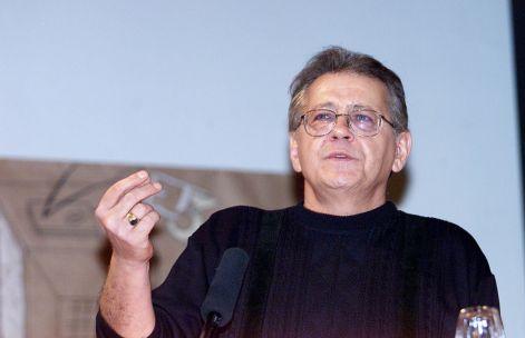 Αντιδρούν οι οικογένειες Κωνσταντάρα, Γκιωνάκη σε πρόταση ακύρωσης ονομασίας θεάτρου