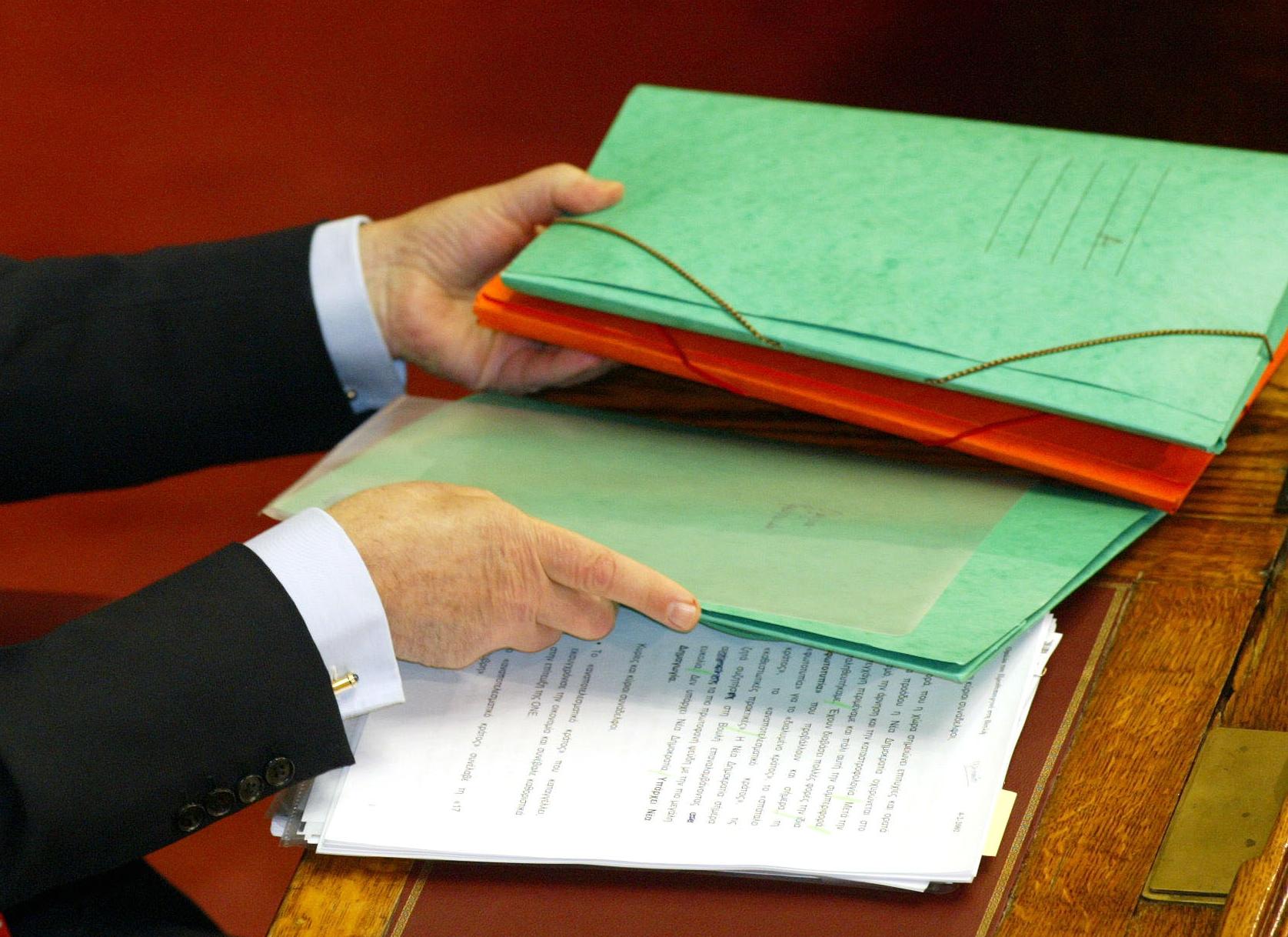 «Στέλνουμε οικονομικά στοιχεία κάθε τρίμηνο» απαντά η ΡΑΕ στο υπουργείο Οικονομικών