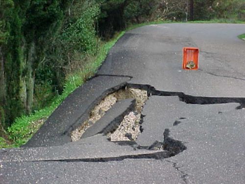 Προβλήματα με καθιζήσεις στο δρόμο της Μονεμβάσιας