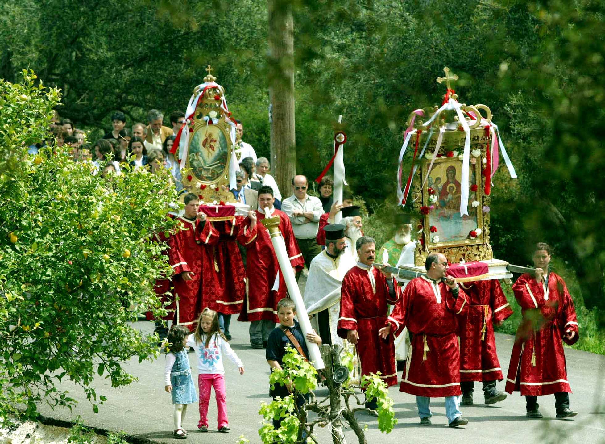 Επιτάφιοι, σαΐτες, μπότιδες, λιχουδιές και πανάρχαια έθιμα της Μεγάλης Εβδομάδας