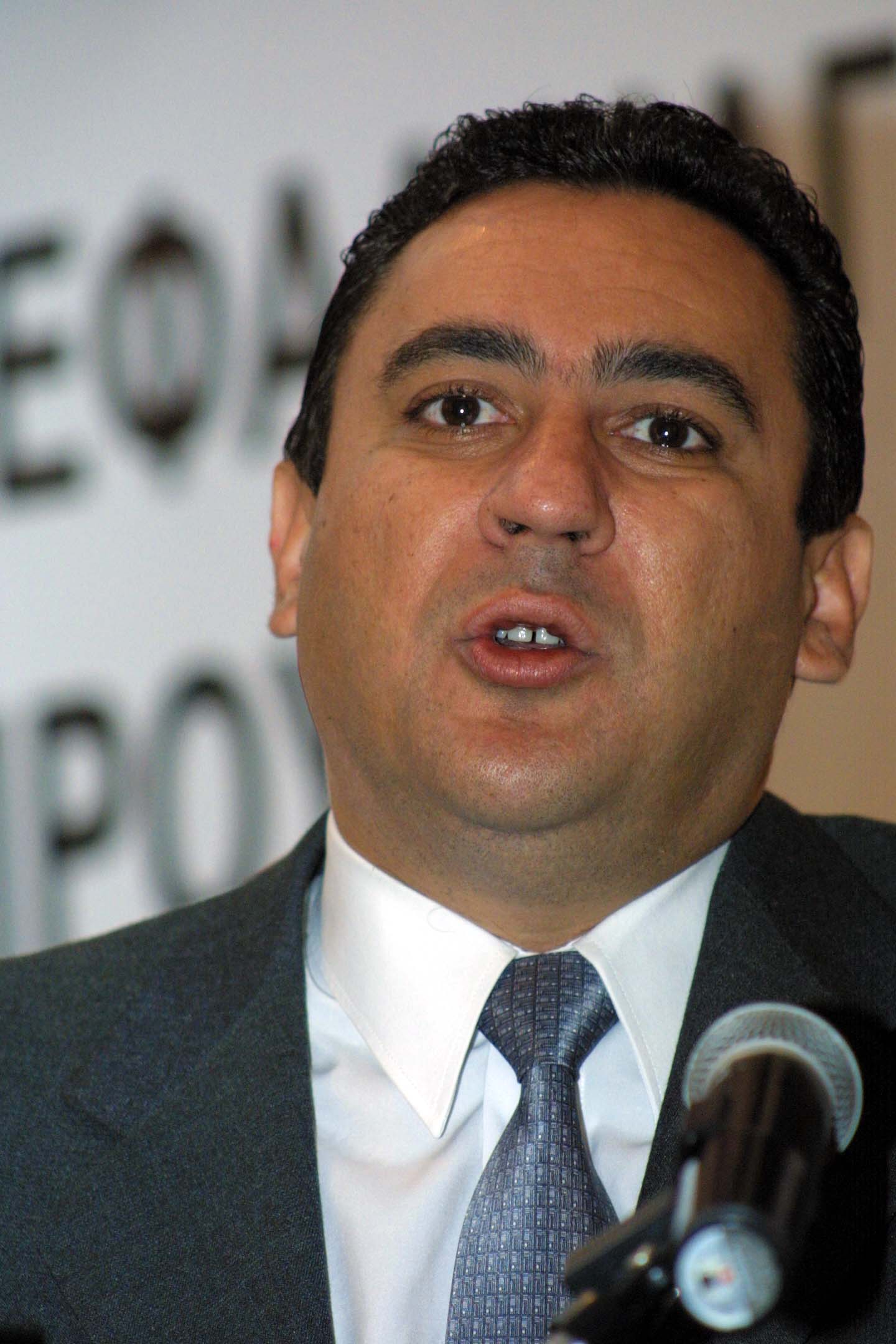 Συγκίνηση στην Κύπρο από τον αιφνίδιο θάνατο του πρώην υπουργού Ακη Κλεάνθους