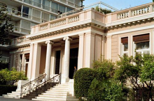 Διαψεύδει κατηγορηματικά το ενδεχόμενο αναδιάρθρωσης του χρέους η κυβέρνηση