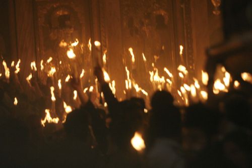 Στην Ελλάδα το απόγευμα του Μεγάλου Σαββάτου το Αγιο Φως