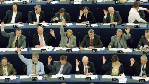 Την έκδοση ευρωομολόγου θα προτείνουν ευρωβουλευτές