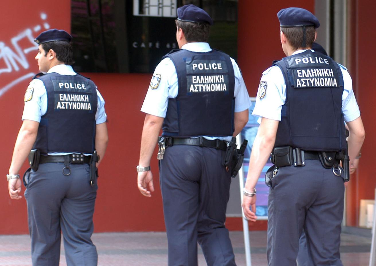 Σκηνικό έντασης τα ξημερώματα μεταξύ νεαρών και αστυνομικών στα Εξάρχεια