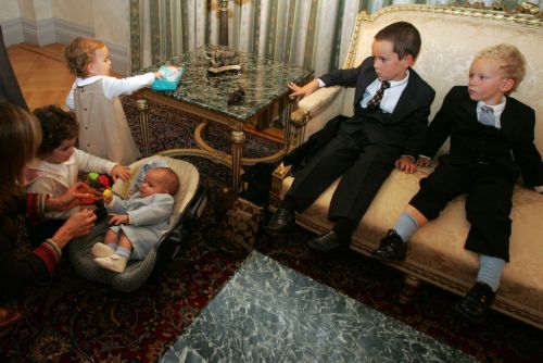 Από 6 έως 15 Απριλίου η καταβολή των πολυτεκνικών επιδομάτων του ΟΓΑ