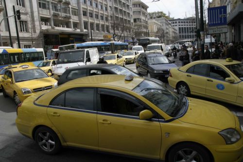 «Όχι» στο διαχωριστικό ασφαλείας στα ταξί λένε οι ιδιοκτήτες τους