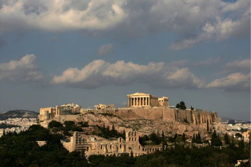 Αναδιάρθρωση χρεών για Ελλάδα, Ιρλανδία και Πορτογαλία ζητεί ο Economist