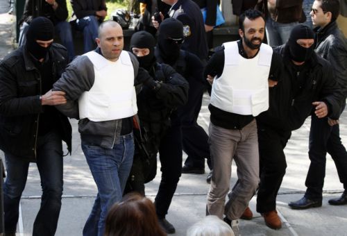 Αποφυλακίζονται τρεις από τους έξι κατηγορούμενους για τον «Επαναστατικό Αγώνα»