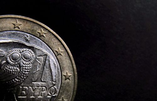 Ύφεση 3% για φέτος και ανάπτυξη το 2012 προβλέπει το ΔΝΤ για την Ελλάδα