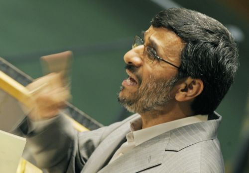 Βαθαίνει το ρήγμα στις σχέσεις των Αχμαντινετζάντ και Χαμενεΐ