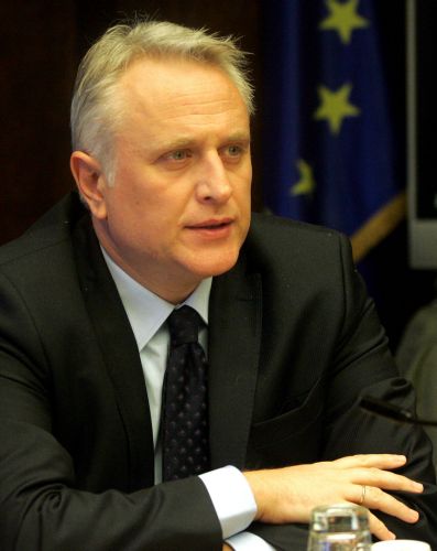 Στη μείωση της γραφειοκρατίας σε 20 τομείς εστιάζει η κυβέρνηση