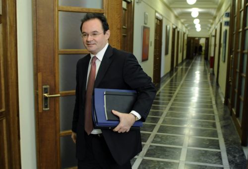 Νέες περικοπές δαπανών στις ΔΕΚΟ και αποκρατικοποιήσεις για έσοδα 15 δισ. ευρώ