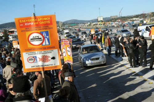 Κλήσεις για μη πληρωμή διοδίων έκαψαν στην Κόρινθο μέλη του «Δεν πληρώνω»