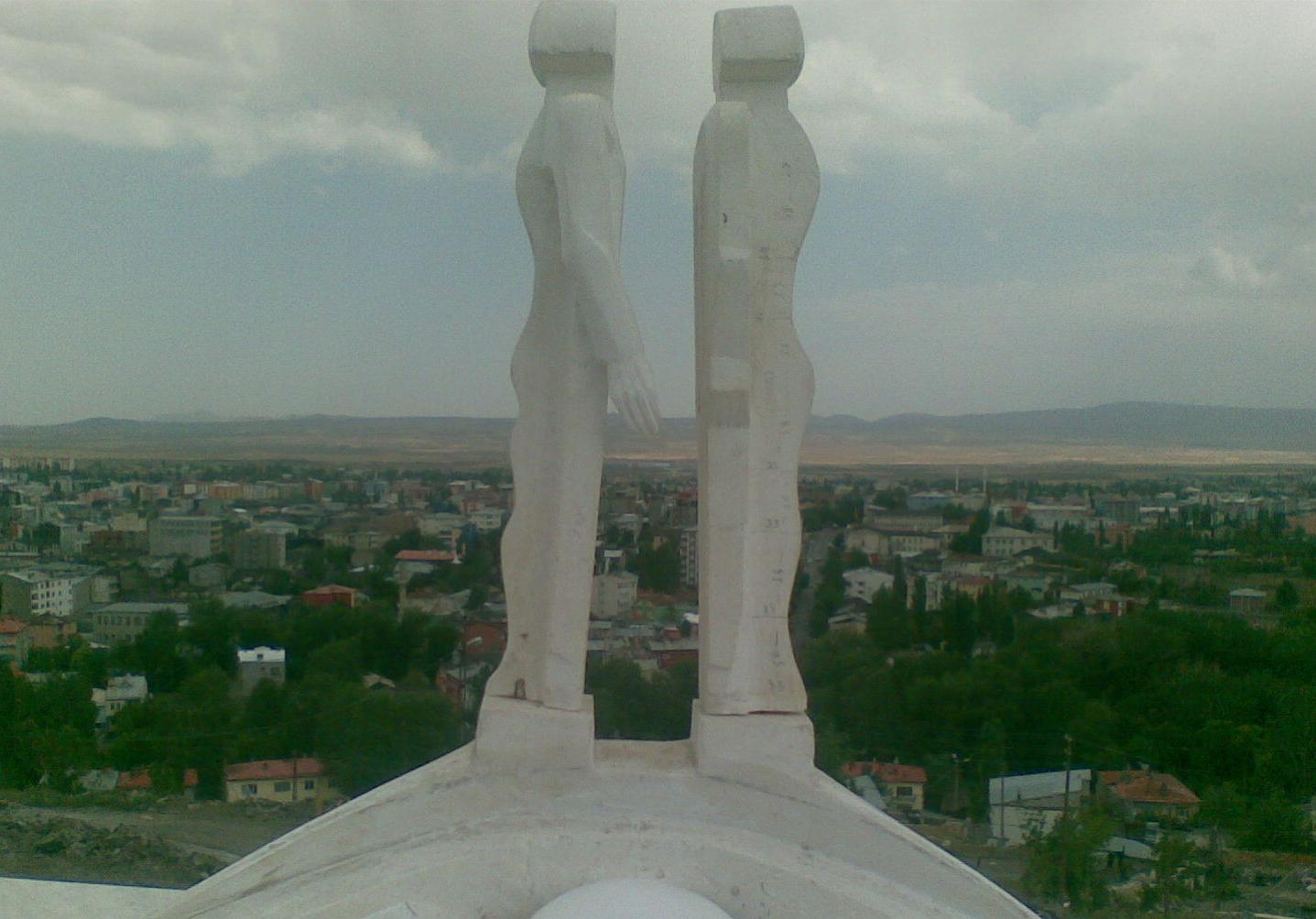 Επίθεση με μαχαίρι κατά αντι-ισλαμιστή καλλιτέχνη στην Κωνσταντινούπολη