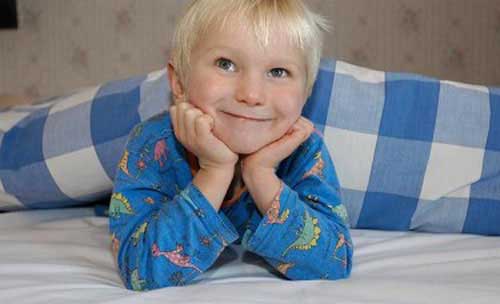 Περισσότερα αγόρια, παρά κορίτσια, «βρέχουν» το κρεβάτι τους