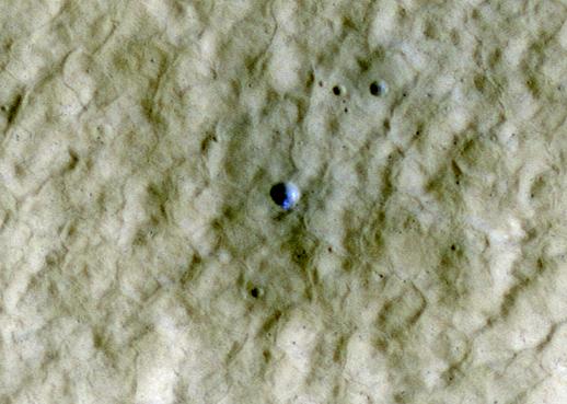 Πάγος νερού ανακαλύφθηκε σε φρέσκους κρατήρες του Άρη