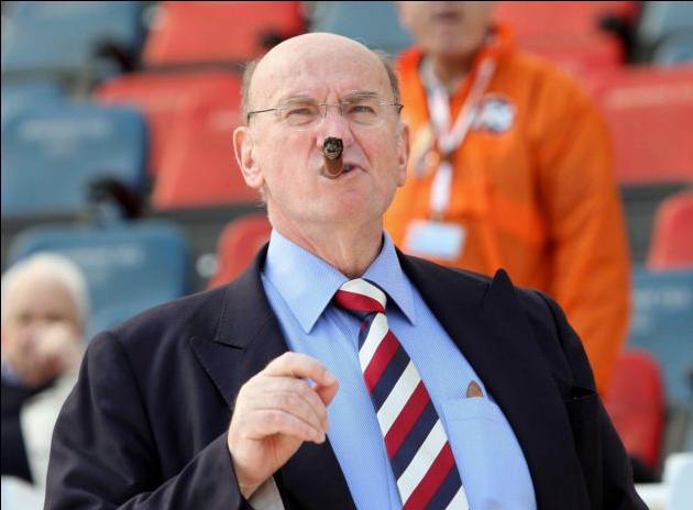 Τον χαρακτηρισμό «γελοίος» αντάλλαξαν Βεντούρης και Πηλαδάκης