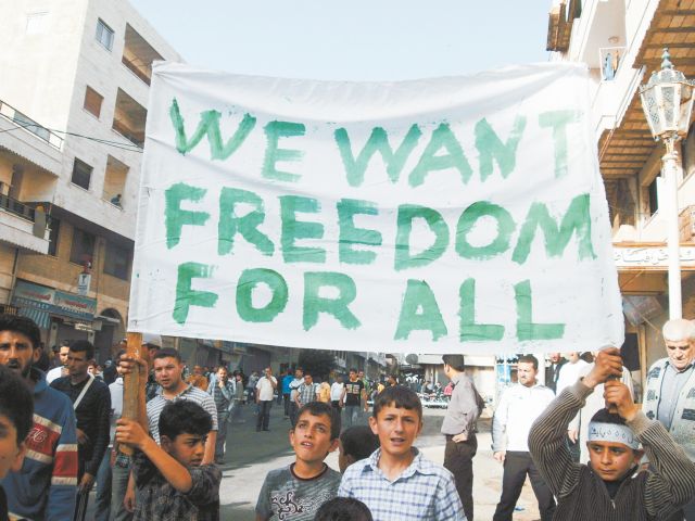 Νέες αιματηρές συγκρούσεις διαδηλωτών και αστυνομίας στη Συρία