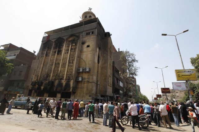 Συγκρούσεις χριστιανών-μουσουλμάνων με δώδεκα νεκρούς στην Αίγυπτο