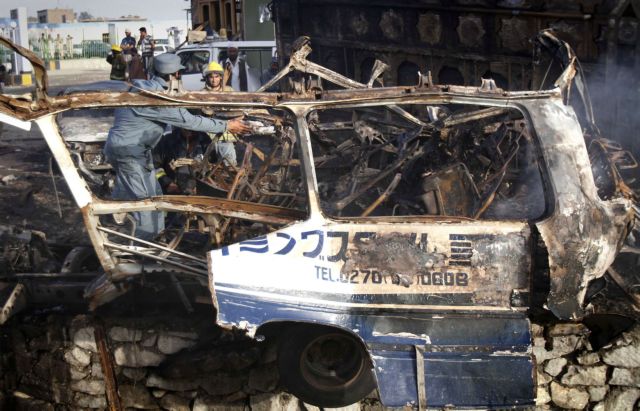 Αιματηρή επίθεση αυτοκτονίας με στόχο τις δυνάμεις ασφαλείας στο Αφγανιστάν