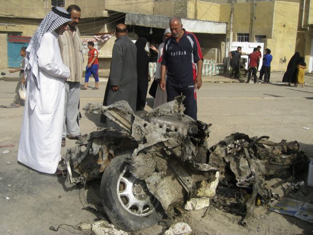 Επίθεση αυτοκτονίας με 16 νεκρούς έξω από αστυνομικό τμήμα στο νότιο Ιράκ
