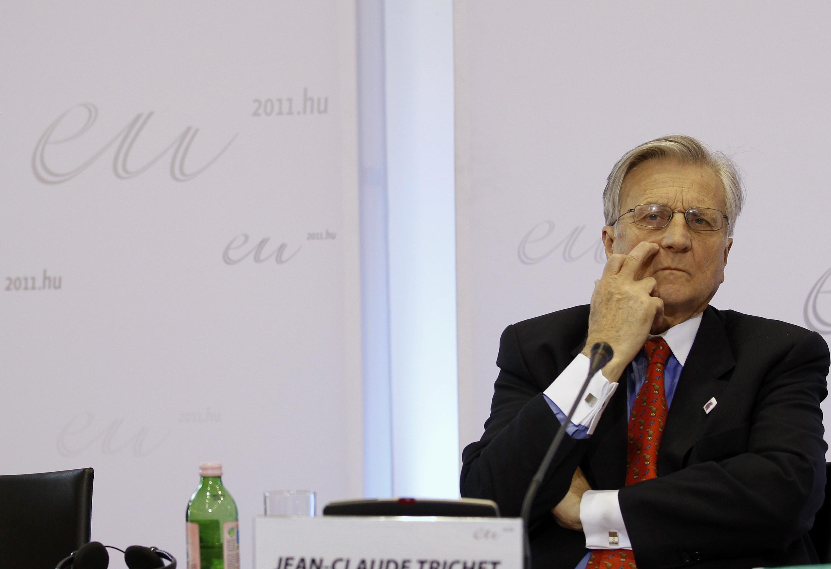 Απορρίπτει και πάλι ο Τρισέ τα περί αναδιάρθρωσης του ελληνικού χρέους