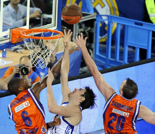 «Είμαστε νέοι και δεν έχουμε κατακτήσει τόσους τίτλους», δήλωσε ο Σουάρεθ