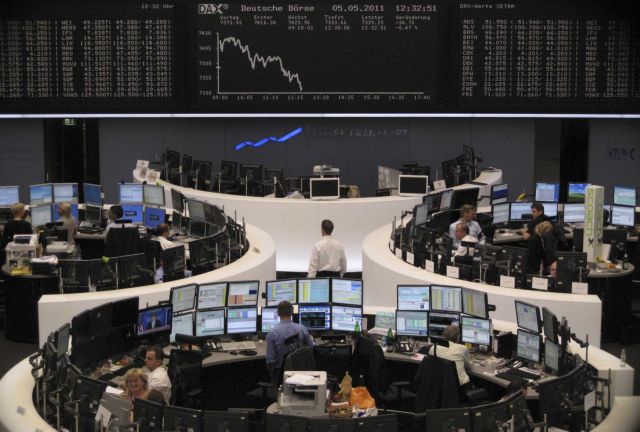Μεικτά πρόσημα στις ευρωπαϊκές αγορές την Πέμπτη, πτώση στη Γουόλ Στριτ