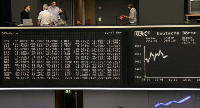 Στο κόκκινο τα ευρωπαϊκά χρηματιστήρια και η Γουόλ Στριτ την Παρασκευή